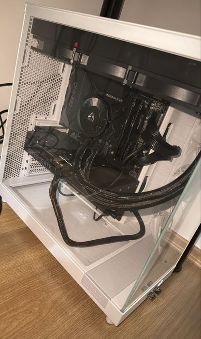 ASTEPT OFERTE! i7 14700k 4070ti super