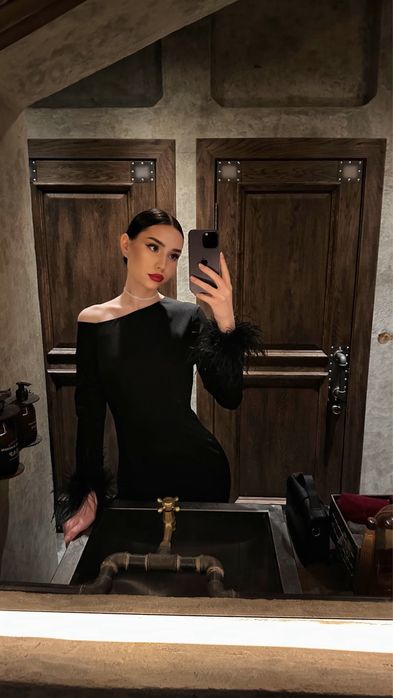 Платье вечернее эффектное