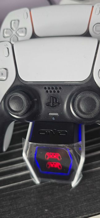 Зарядна станция за два PS 5 контролера