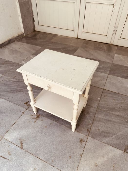 Винтидж нощно шкафче / помощна масичка