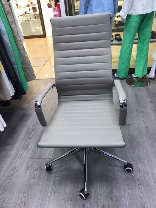 Новое офисное кресло