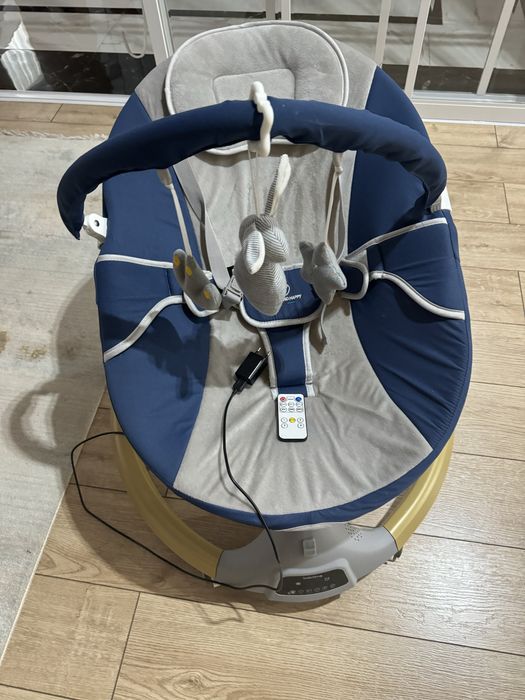 Качалка с рождения с музыкой