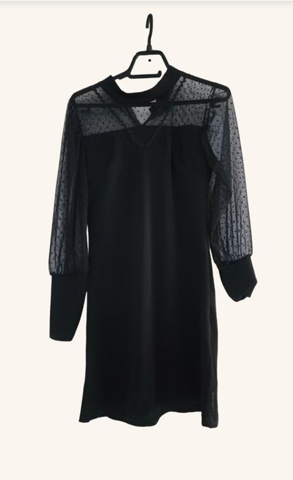 Черна рокля с прозрачна част