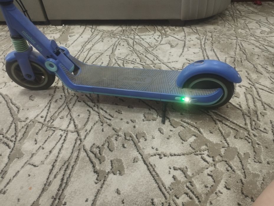 Срочно продам электронный самокат детский