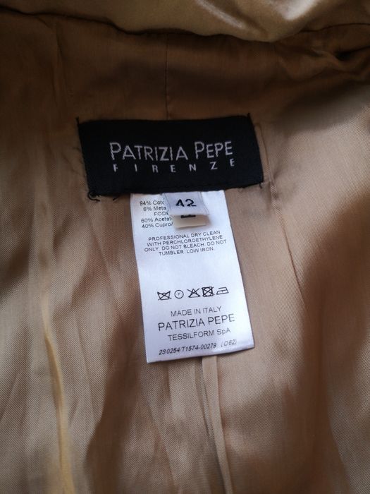 Patrizia Pepe парка (яке)
Размер : 42 , липсва коланчето, няма забележ