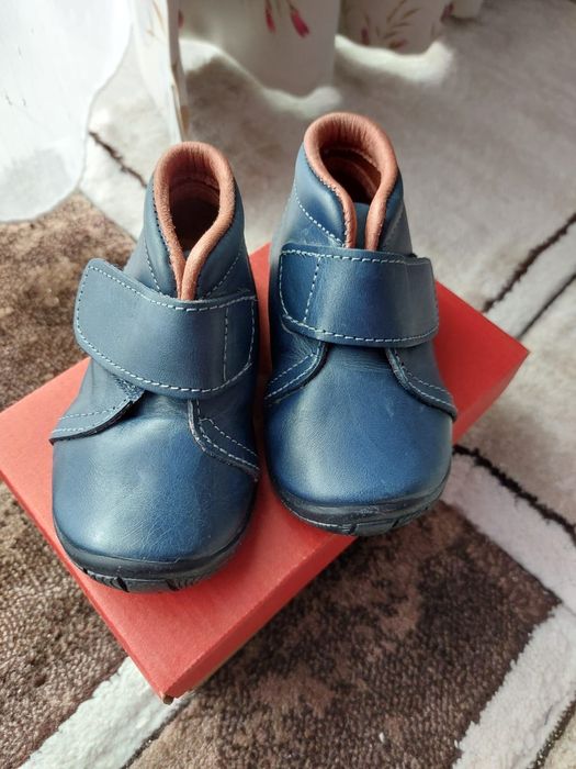 Papuci piele, marimea 21, noi