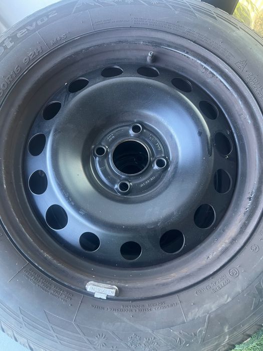 Vand anvelope cu jante iarna 205/60 16