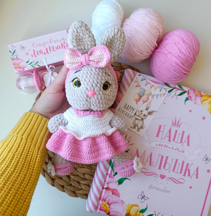 Вязаная игрушка зайчик