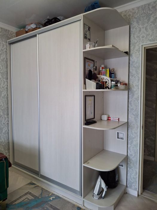 Шкаф купе, тумбочка, шкаф