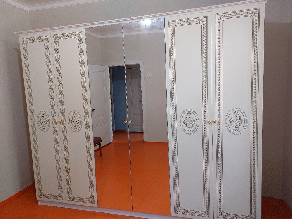Продается шкаф для платья