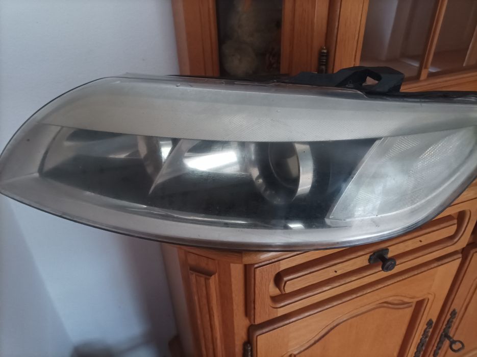 Vand URGENT Faruri stanga si dreapta ,set original Audi Q7 ,2005-2009