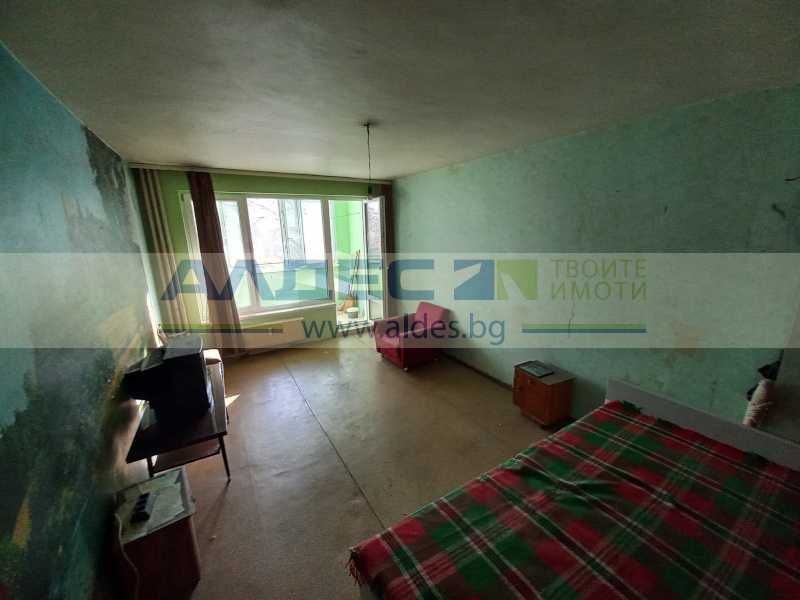 Просторен, непреходен двустаен ап. в Сухата Река!