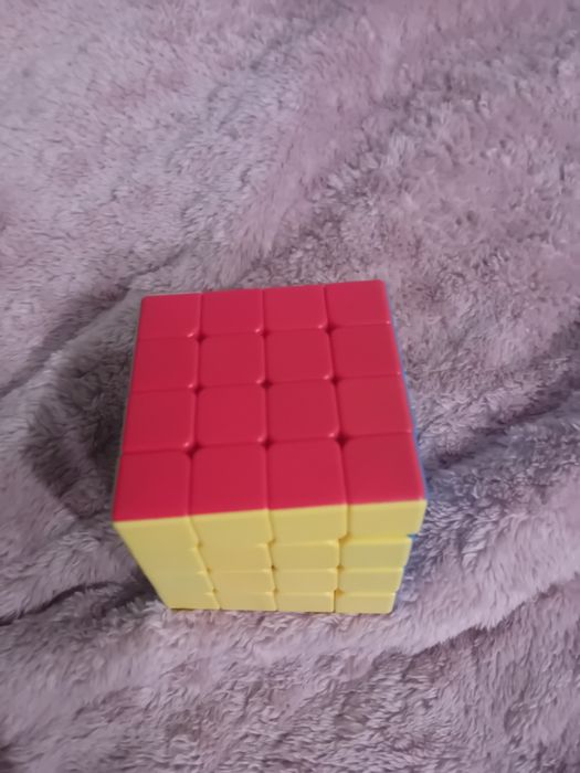 Vând cub rubik 4×4