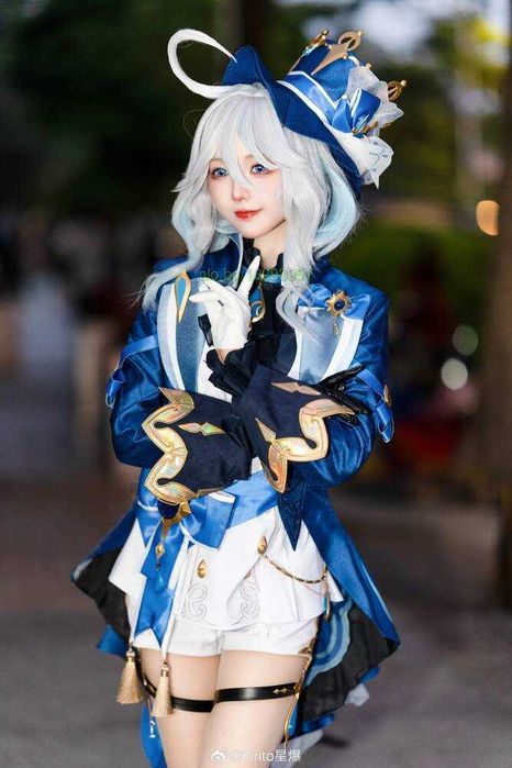 Аниме косплей перука бяла със сини кичури Furina Focalors Genshin