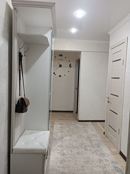 Продаю прихожий шкаф.