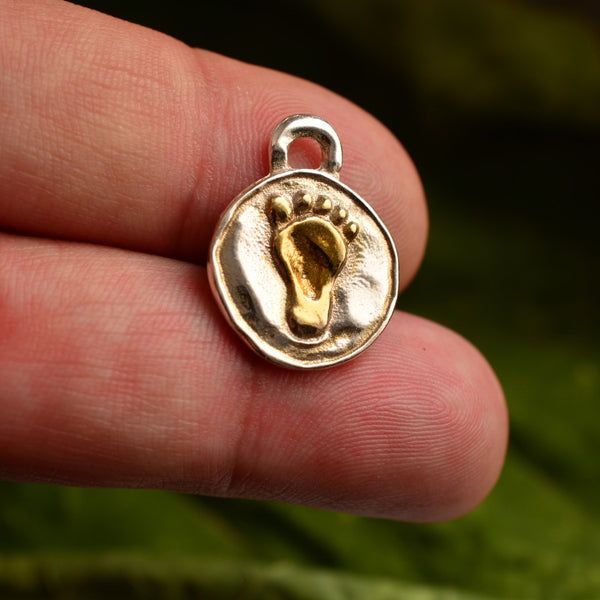 „Бебешко краче“ – сребърен медальон 925 | Талисман на новия живот