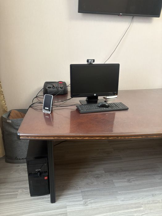 Продам  офисный стол