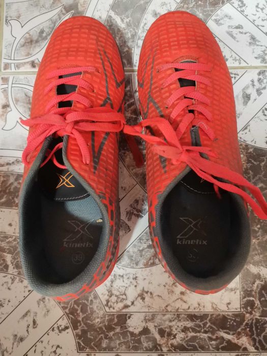 Бутонки за момче