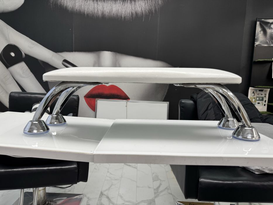 Стойка за маникюр