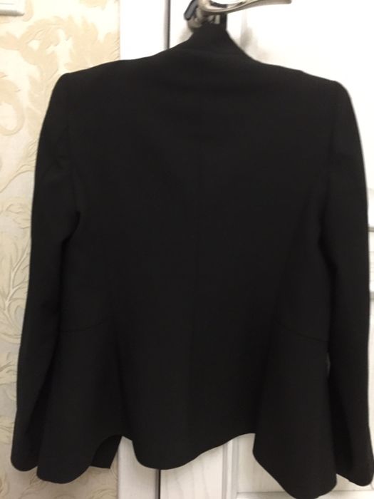 Продаю пиджак женский брендadL