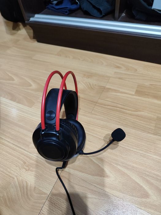 Наушники с микрофоном на проводе