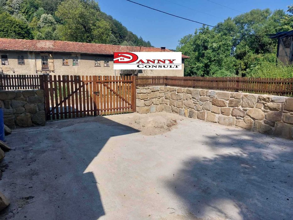 Двуетажна реновирана къща в с. Радевци - Габровски балкан