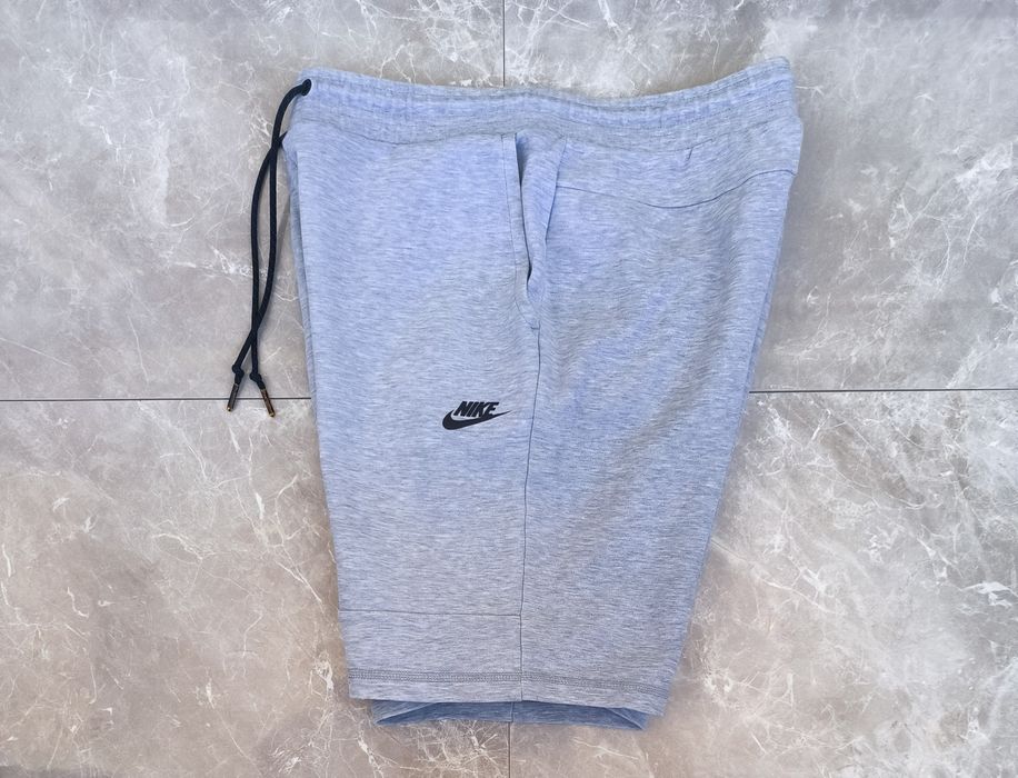 Nike Tech Fleece размер M къси панталони