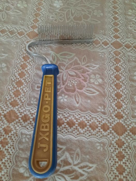 Продам щетку для длиновосых собак.