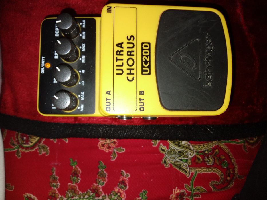 Педаль эффектов Behringer