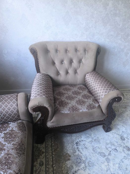 Divan kreslo sotiladi srochno