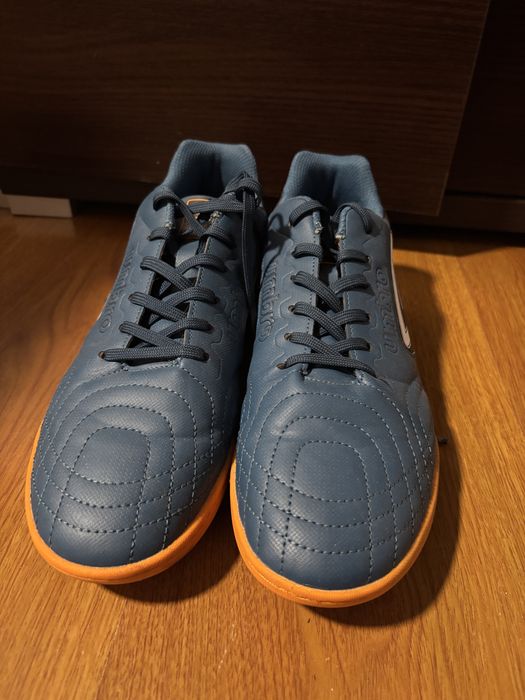 Adidasi fotbal teren sintetic