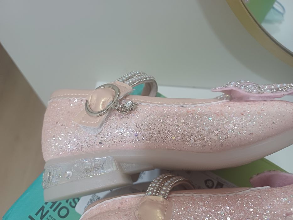 Туфли новые для девочки