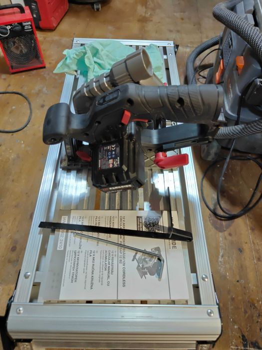 Fierastrau circular Parkside Performance 12V PHKSAP 12 B2 - Kit Complet