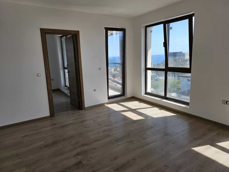 Продава се Тристаен апартамент в Варна, Бриз - 111 кв.м за 1379 €/кв.м - Снимка #2