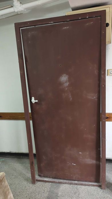 Входна метална врата