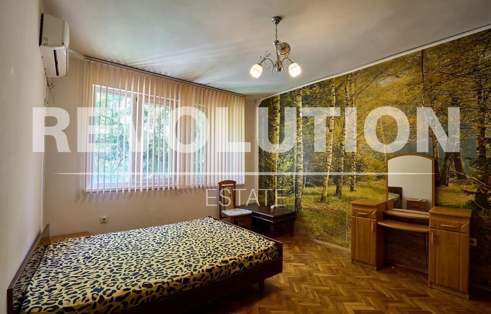 Дава се под наем Тристаен апартамент в Пловдив, Център - 100 кв.м за 460 € - Снимка #4