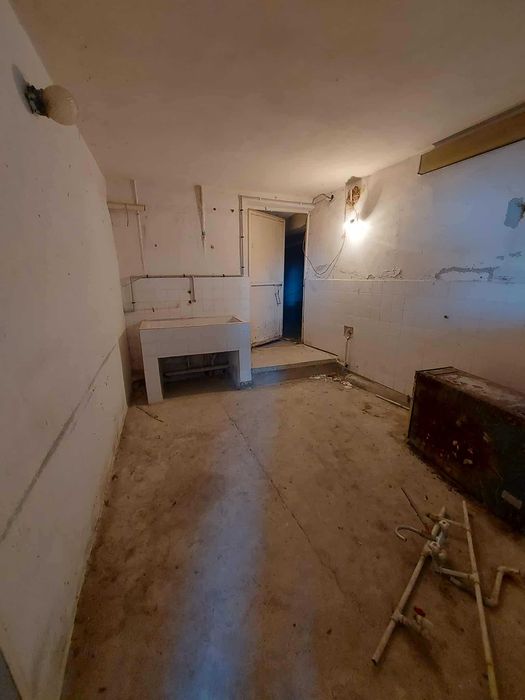 Продава се Промишлена сграда в с. Момино, Област Търговище - 570 кв.м за 188 €/кв.м - Снимка #12