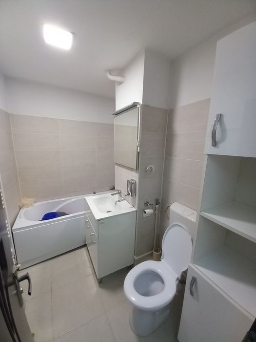 Închiriez apartament