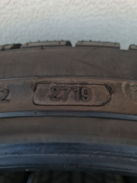 Зимни гуми 4 броя SYRON Everest1 235 40 R19 дот 2719