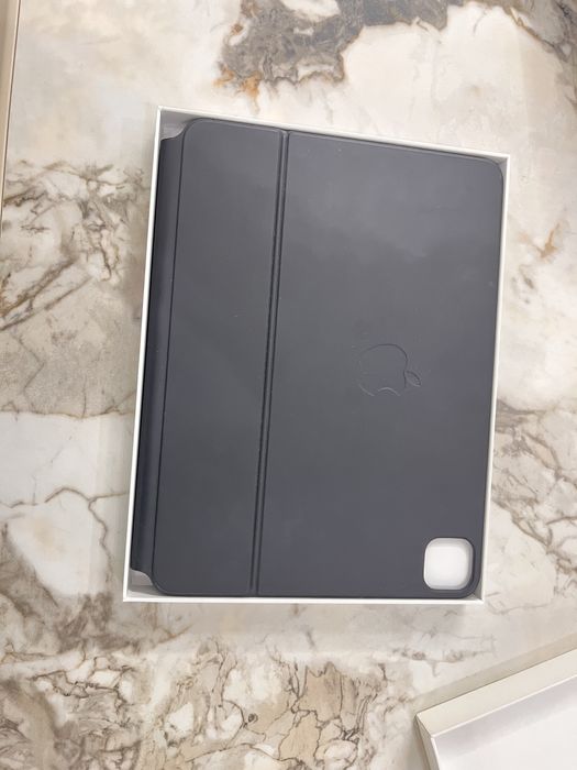 Ipad pro 11 inch (Wi-Fi+Cellular) + Magic Keyboard