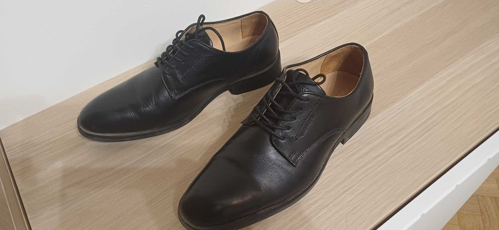 Set complet de mire, marimea 52 - 2 costume, 2 camasi, pantofi, curea, papion