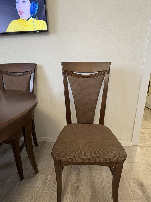 Стол и 6 стульев в комплекте