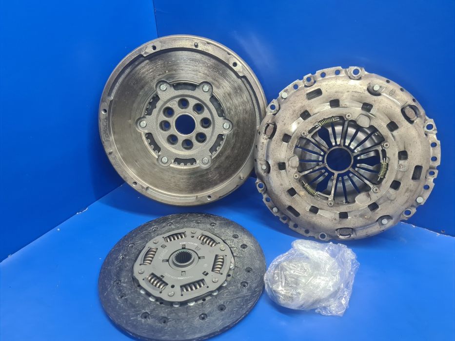 Kit ambreaj cu volanta Ford Mondeo Mk4 2.2 tdci