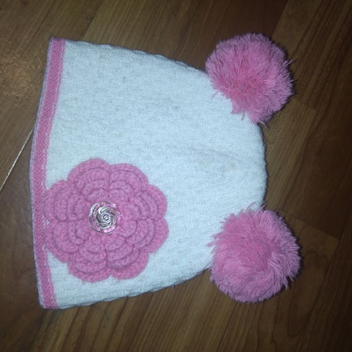 Продам шапки на девочку