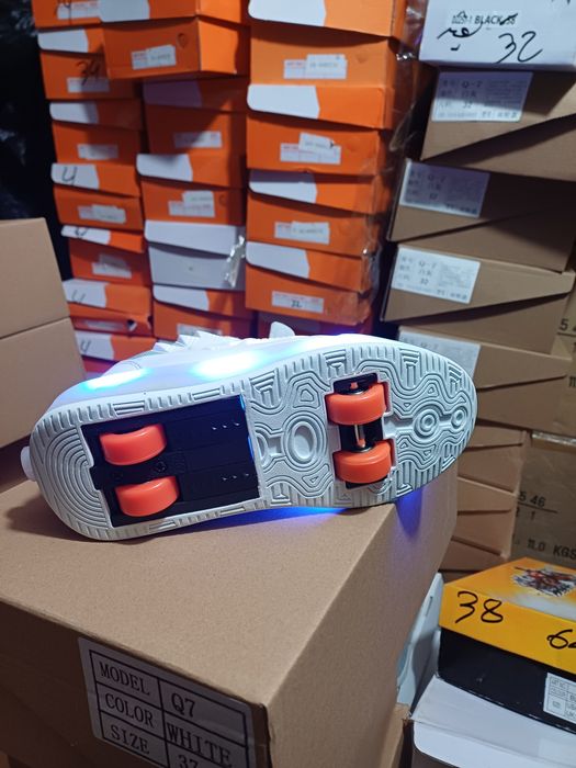 Маратонки с 4 колелца