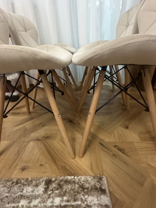 Patru Scaune tapitate