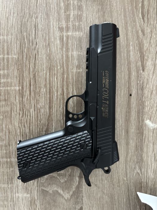 Метален airsoft пистолет