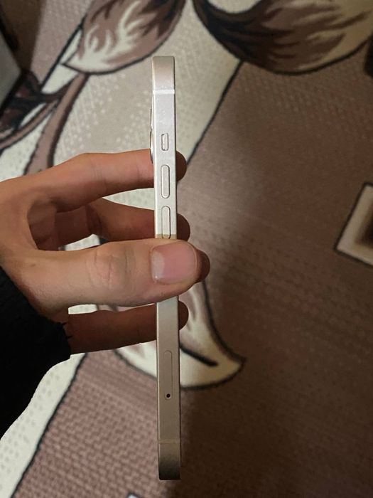 iPhone 13 в хорошим состояние