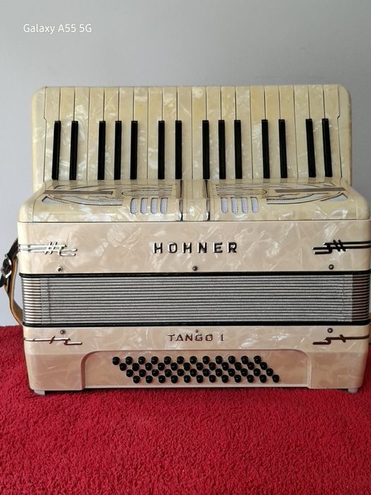 Hohner  48 basi cu un registru la palma acordat bandon