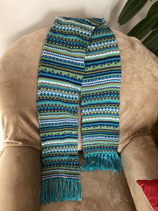 Fular tricotat-gros, cu ciucuri, nou, din lanica